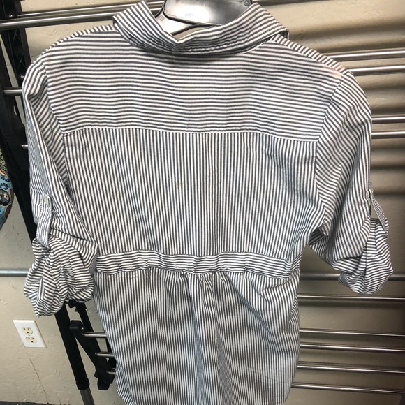 Women’s sz medium gray/white striped maternity top - Picture 6 of 7